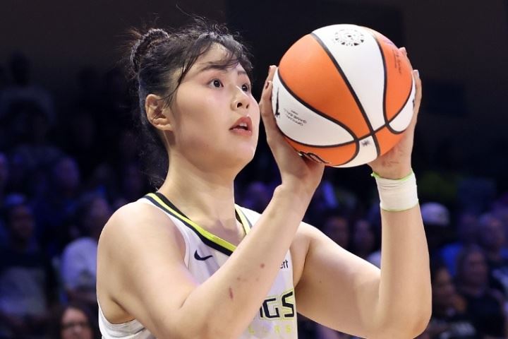 上场刚生涯新高本场依然不受重用！李月汝跌至轮换末端仅3分2帽