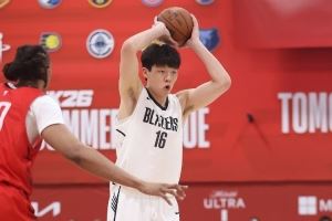 队记：杨瀚森夏联失误多是由于队友未能领会妙传 常规赛会好很多