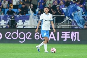 王鹏遭遇车祸，青岛西海岸球迷比赛第15分钟高喊“王鹏加油”！