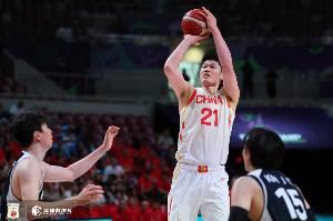 定海神针依旧！胡金秋首节3中3得8分2板1断 罚球2中2