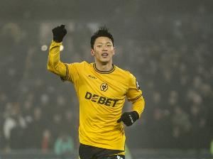 talkSPORT：狼队不愿放拉尔森&黄喜灿 接近签赫罗纳中卫克雷吉奇