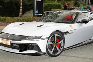 仅需5天工资！太阳报：哈兰德驾驶全新法拉利来训练，价值35万镑