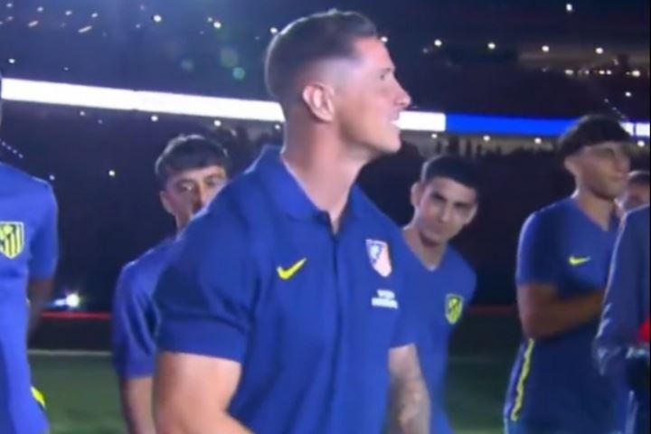 41岁托雷斯带马竞B队亮相主场，出场时全场欢呼！