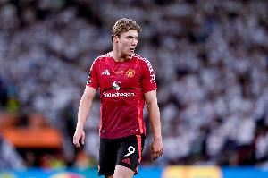 记者：那不勒斯、曼联和霍伊伦的经纪团队在商讨强制买断的细节