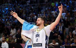 内线支柱！努尔基奇13中6拿下18分10板3助3断1帽 6前场板