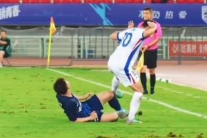 申花跟队：特谢拉有收脚动作，被评议组认定是红牌是真的冤枉