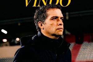 国际比赛日教练伤病+1！法媒：南特主帅踢友谊赛疑似十字韧带撕裂