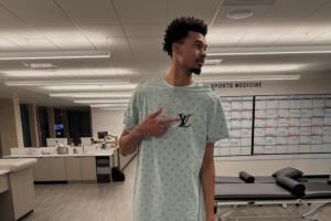 上万的病号服？文班更新休赛期动态 连病号服都是LV的