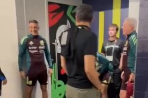 师徒重逢！墨西哥主帅阿吉雷赛后与李刚仁见面并开玩笑