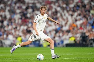 20岁152天，赫伊森是自08年以来皇马西甲被罚下最年轻球员