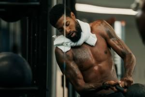 中锋持球后卫扣篮！76人官推晒训练视频 恩比德连线马克西