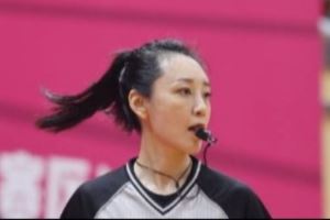 又美又飒！全国女篮锦标赛的女裁判王阳成赛场上另一道靓丽的风景
