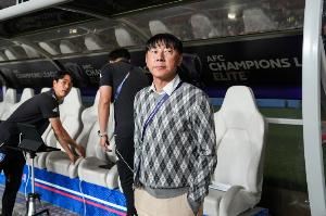 蔚山主帅申台龙：申花没比赛可以全主力，我们3天后还有只能轮换