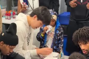 开拓者前线记者小傅Vlog第3集：杨瀚森参加社区活动 比卢普斯采访