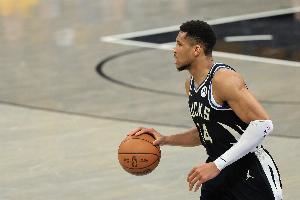 今天雄鹿主场迎战奇才！队记：字母哥升级为可以出战