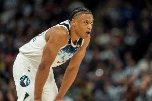 爱德华兹：克拉克打得很出色 他做的事情提升了球队的防守