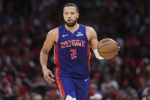 手感冰凉！康宁汉姆半场10投仅1中拿到4分3助有3失误 三分5中0