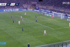 错失单刀！佛罗伦萨后场失误，巴斯托尼带球突入禁区后打门被扑出