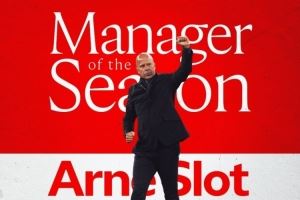 斯洛特在西北足球颁奖典礼上荣膺赛季最佳主帅，利物浦社媒祝贺