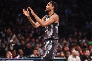 无视补防!克拉克斯顿迎着康宁汉姆补防暴扣得分